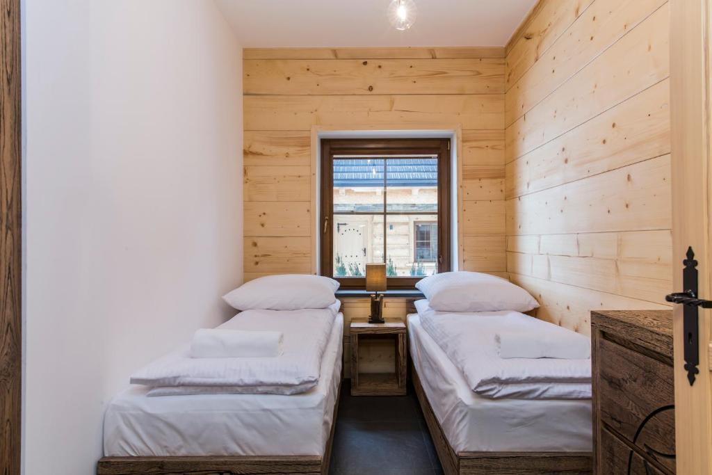 Posteľ alebo postele v izbe v ubytovaní udanypobyt Apartamenty Czorsztyn