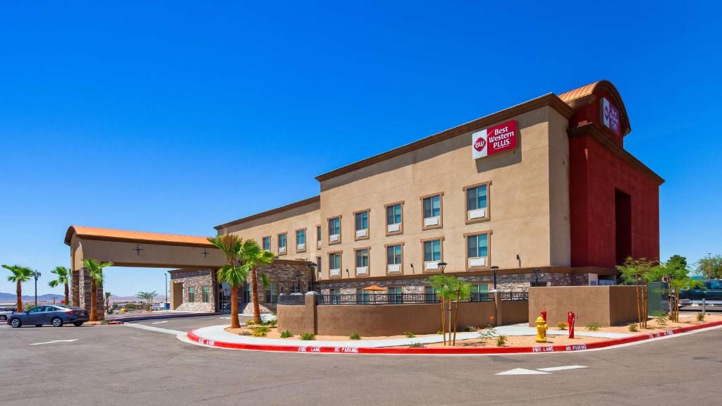 a hotel building with a parking lot in front of it at Best Western Plus New Barstow Inn & Suites in Barstow