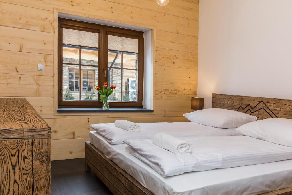 Posteľ alebo postele v izbe v ubytovaní udanypobyt Apartamenty Czorsztyn