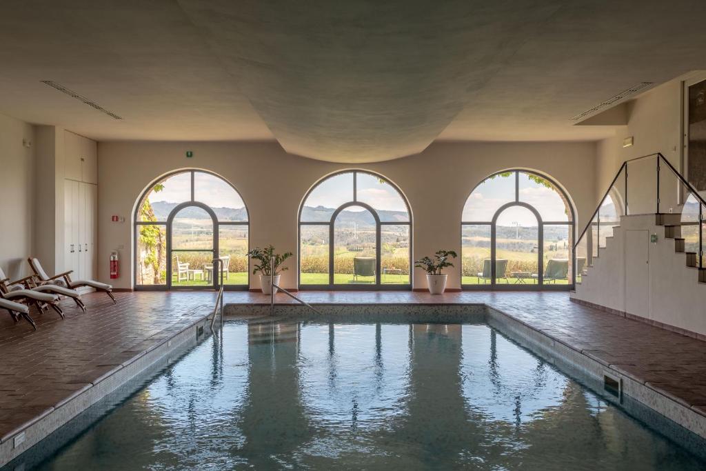 Bazén v ubytování Hotel Le Fontanelle nebo v jeho okolí