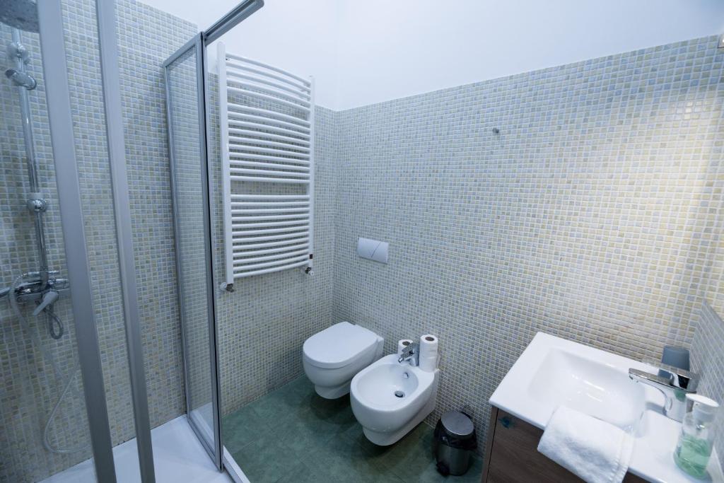 Kúpeľňa v ubytovaní BudapestEasyFlat Oktogon Lux