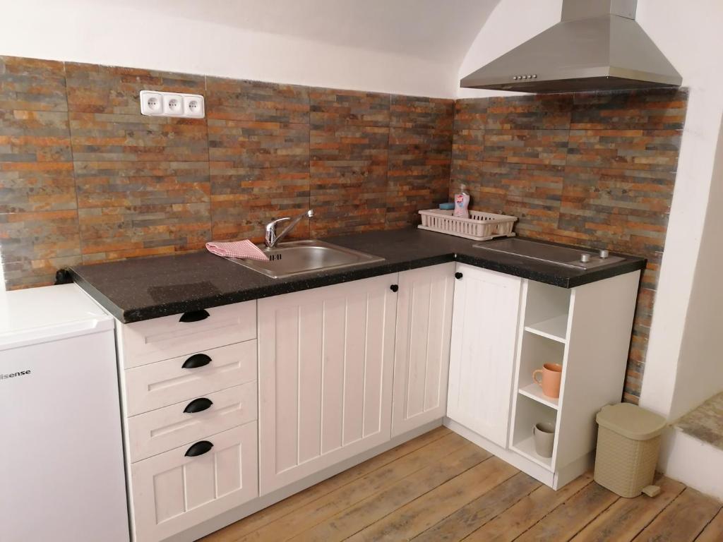 Kuchyň nebo kuchyňský kout v ubytování Apartment B B B
