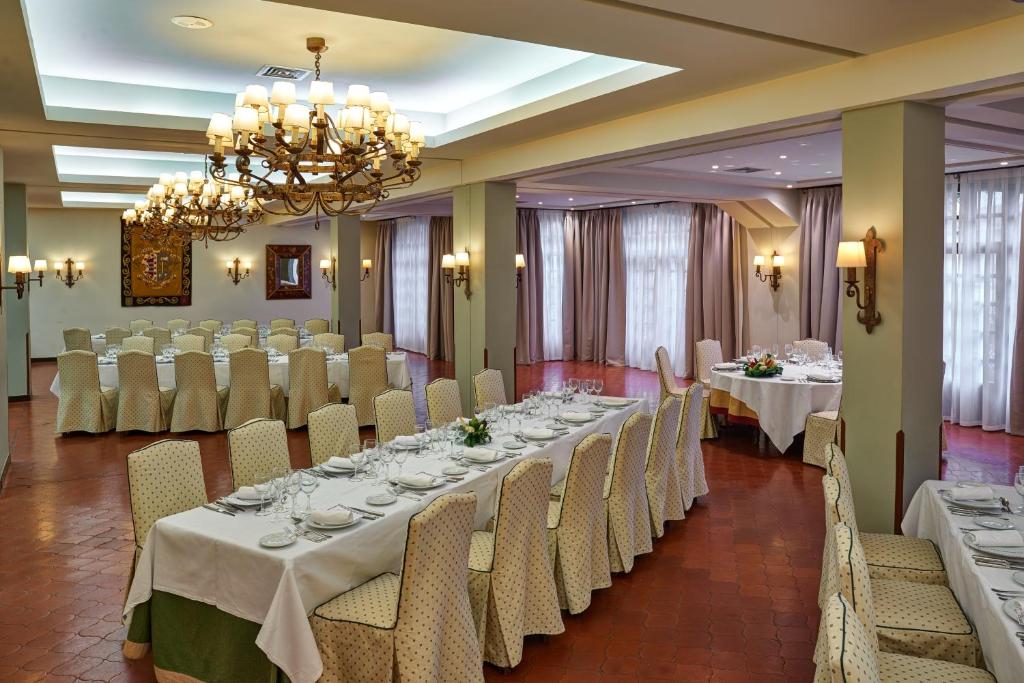 Restaurace v ubytování Parador de Calahorra