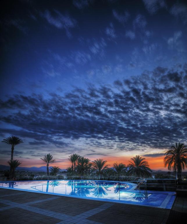 The swimming pool at or close to Hotel Victoria