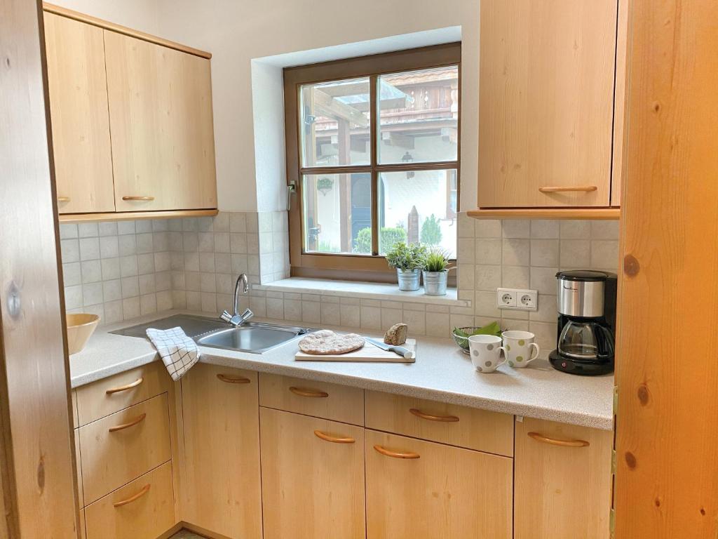 A kitchen or kitchenette at Sonnenresidenz Kastelruth