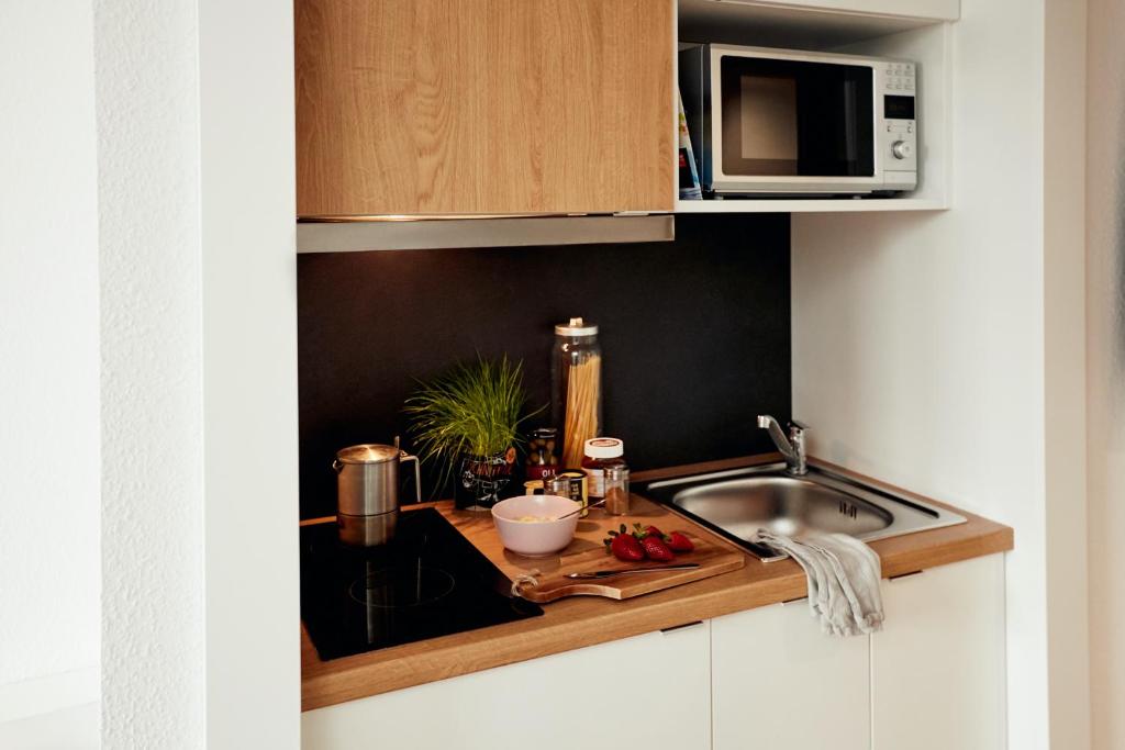 A kitchen or kitchenette at smartments Graz