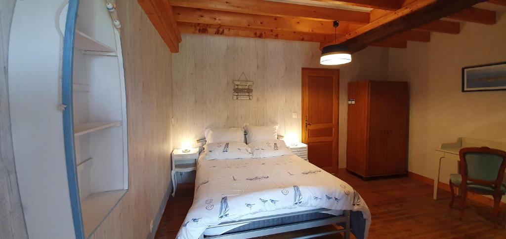 Postel nebo postele na pokoji v ubytování Le Relais de la Comté
