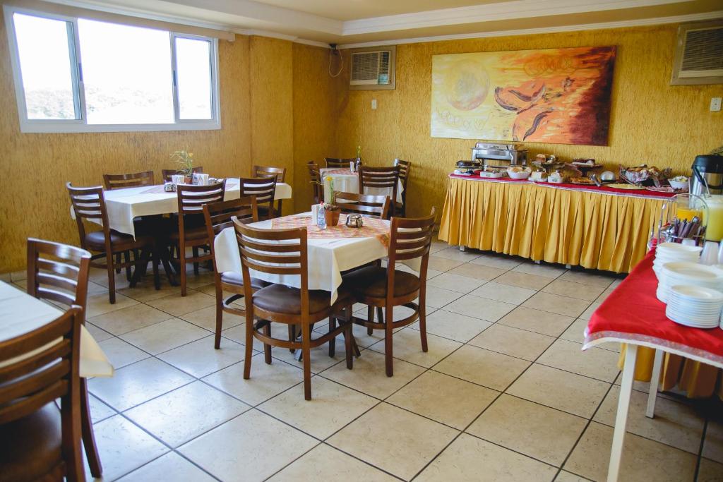  Robusti Plazza Hotel