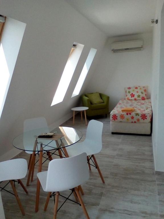 A seating area at Incanto Apartments