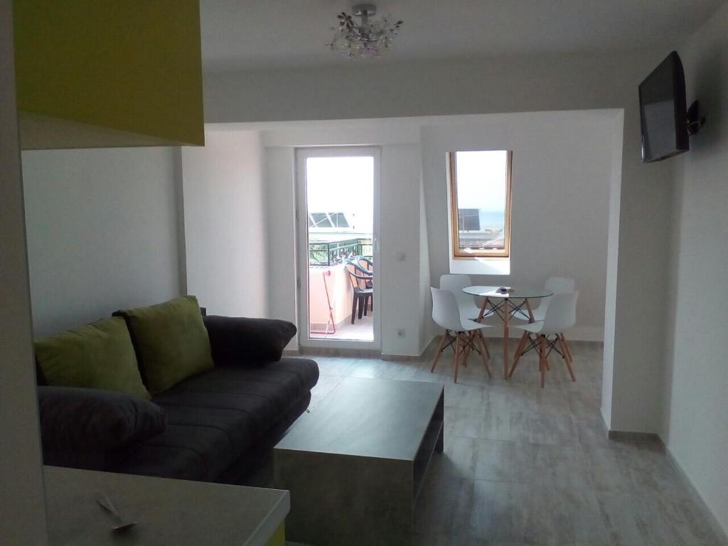 A seating area at Incanto Apartments