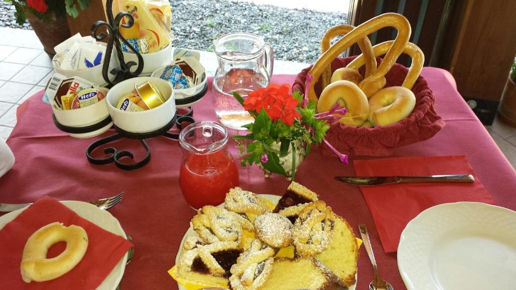 Jedlo v ubytovaní bed & breakfast alebo blízkom okolí