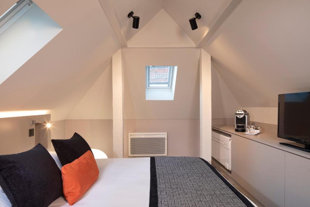 Postel nebo postele na pokoji v ubytování Hôtel Gutenberg