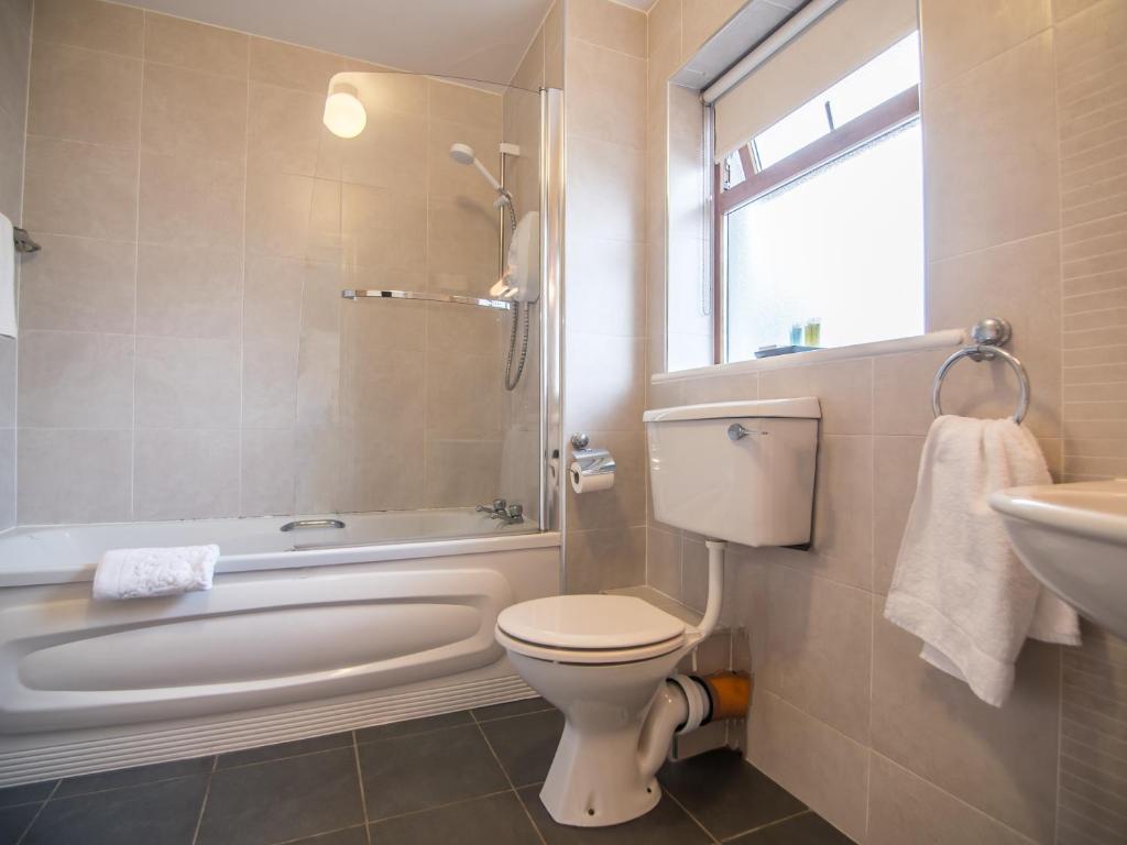 Koupelna v ubytování Donegan Court Aparthotel