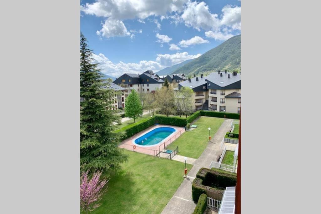 Ático en Biescas con piscina, chimenea y garaje, Biescas ...