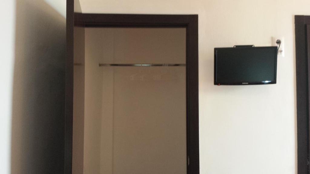 Telewizja i/lub zestaw kina domowego w obiekcie Pension Gran Plaza