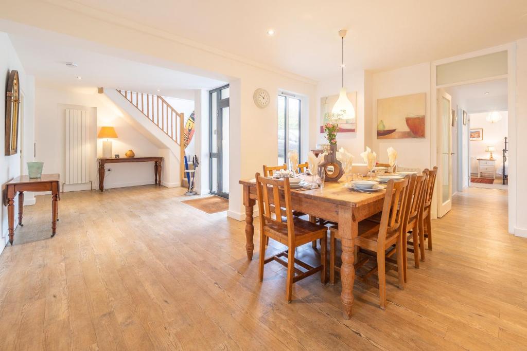 a dining room and living room with a table and chairs at Rozel in St. Agnes 