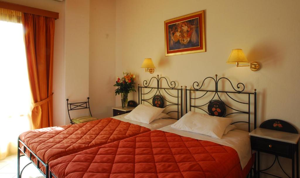 Posteľ alebo postele v izbe v ubytovaní Acropole Delphi City Hotel