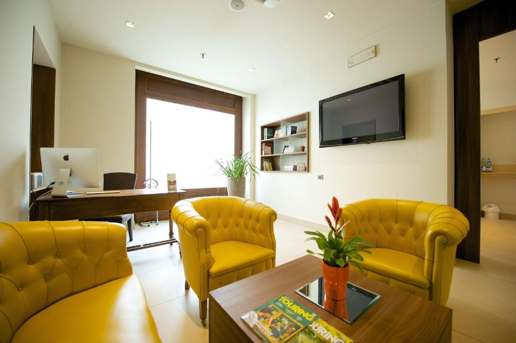 TV a/nebo společenská místnost v ubytování Best Western Hotel Luxor