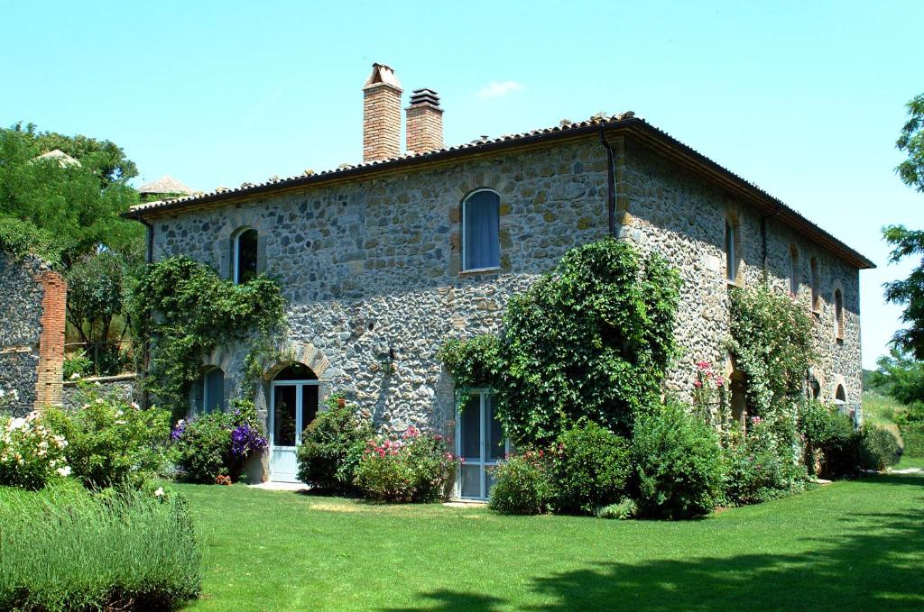 Vonkajšia záhrada v ubytovaní Panoramic villa with pool