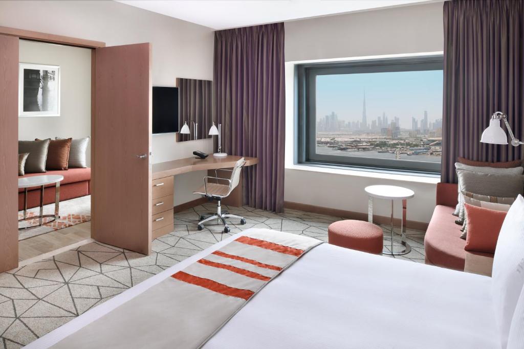 Postel nebo postele na pokoji v ubytování Holiday Inn & Suites - Dubai Festival City by IHG