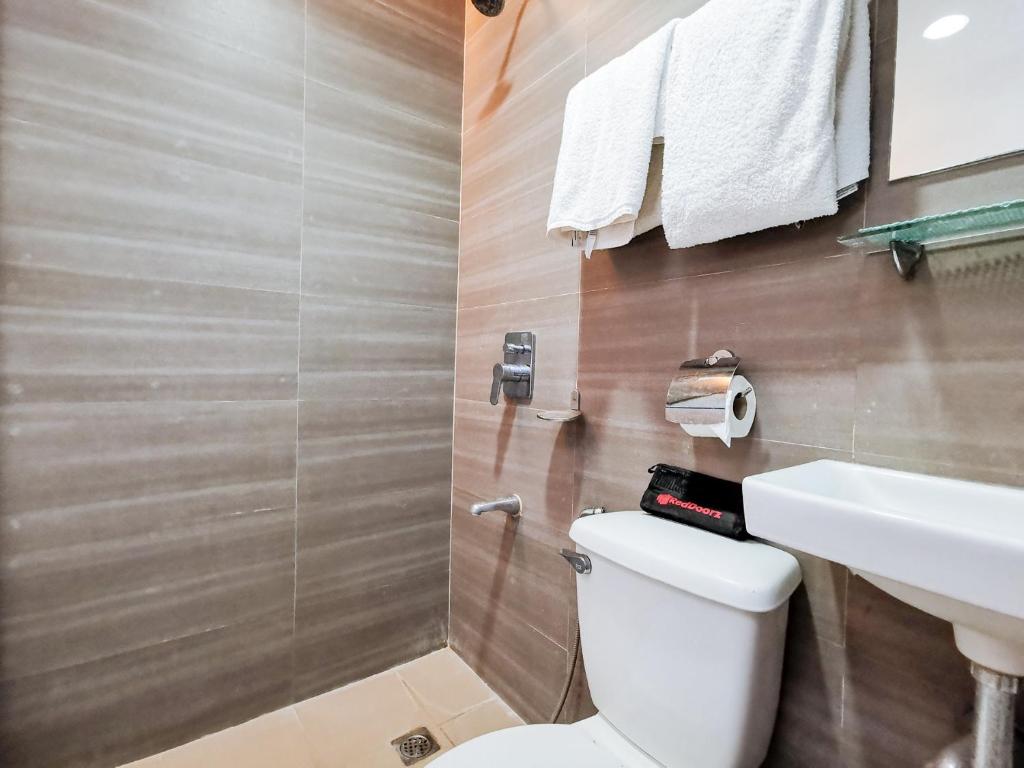 Koupelna v ubytování RedDoorz near Trade School Gensan