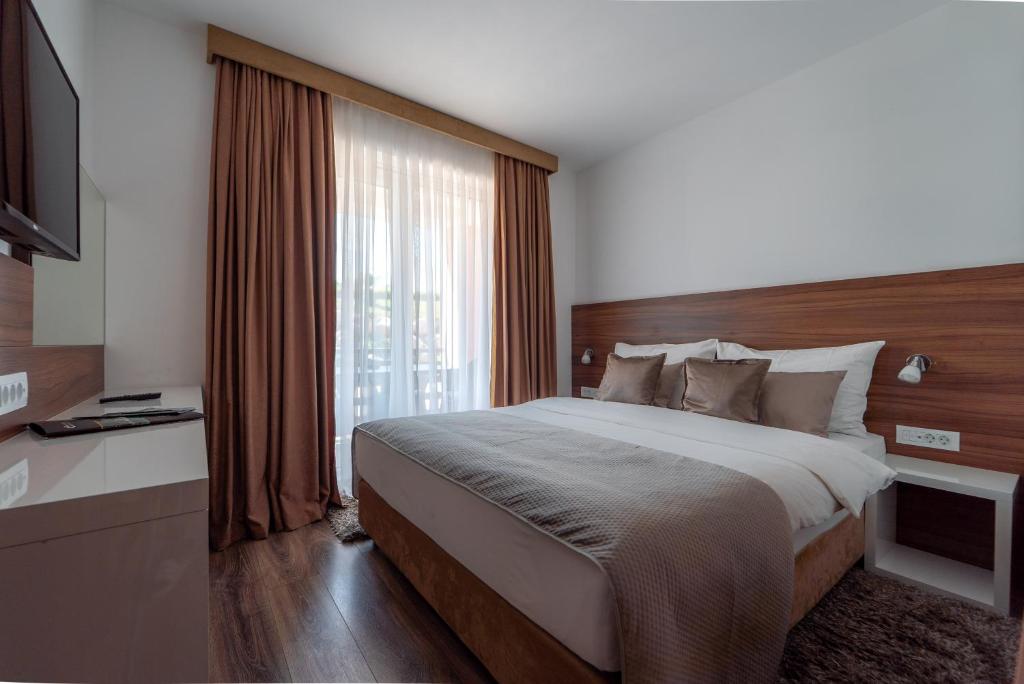 Hotel Mirjana & Rastoke - Deluxe King Suite With Two Bedrooms And A Terrace