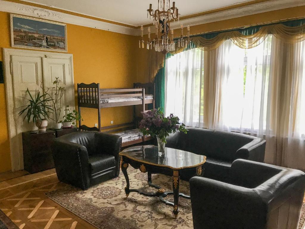 Вілла Графа - Family Room With Shared Bathroom