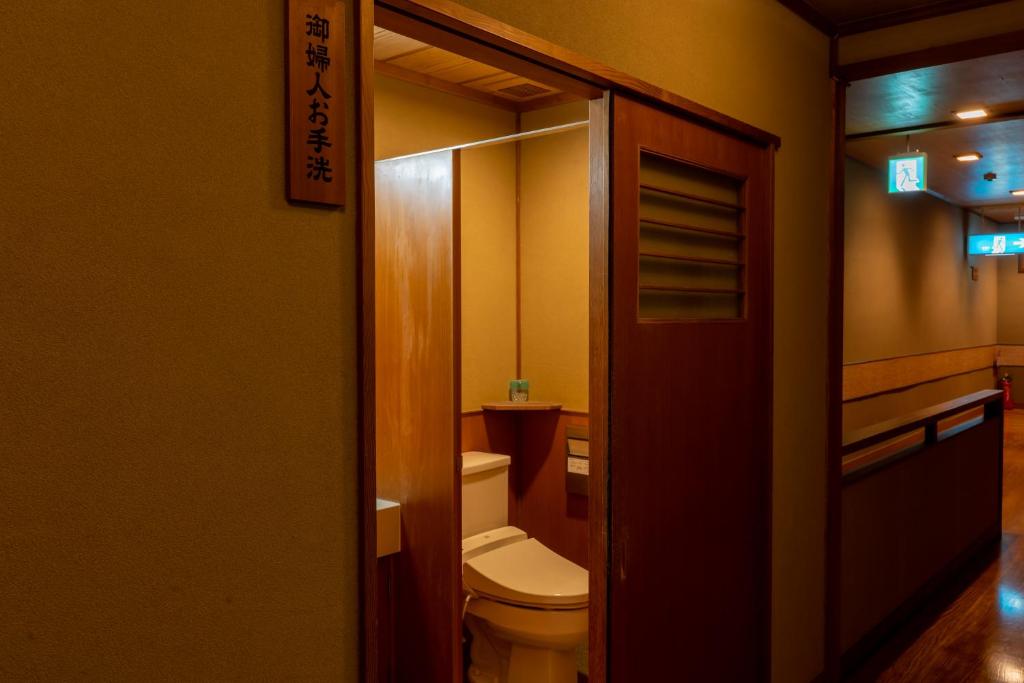 Koupelna v ubytování Tsuruya Ryokan