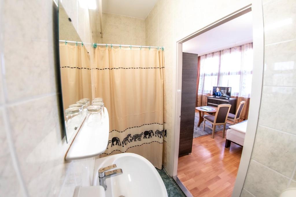 Hotel Dzsungel - Resim 3