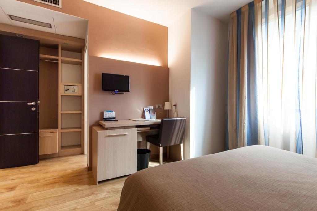 Postel nebo postele na pokoji v ubytování Hotel Michelangelo