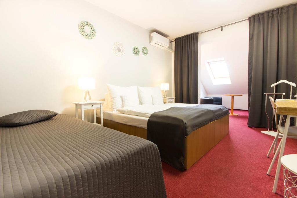 Postel nebo postele na pokoji v ubytování Hotel Maroli Mikulov