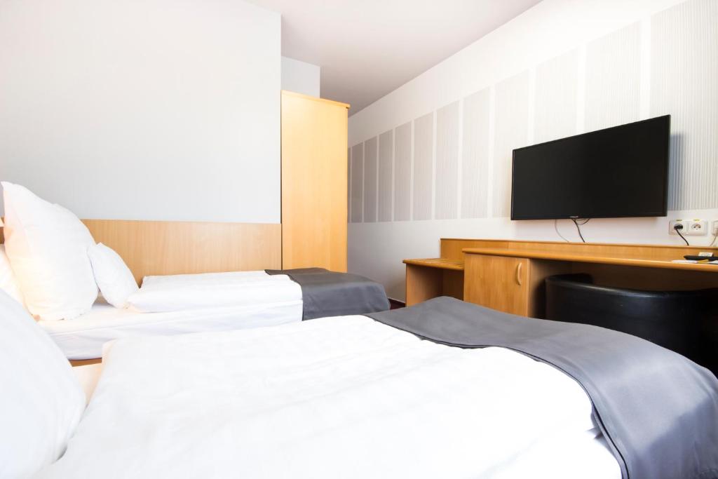 Postel nebo postele na pokoji v ubytování Hotel Maroli Mikulov