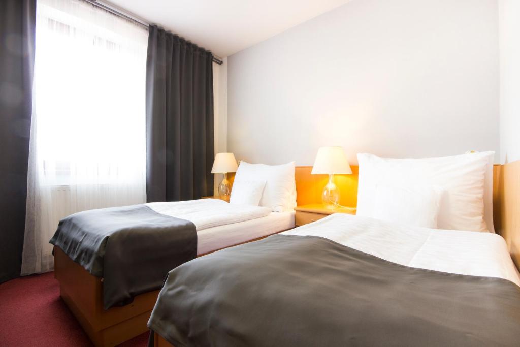Postel nebo postele na pokoji v ubytování Hotel Maroli Mikulov