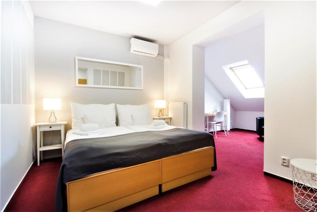 Postel nebo postele na pokoji v ubytování Hotel Maroli Mikulov