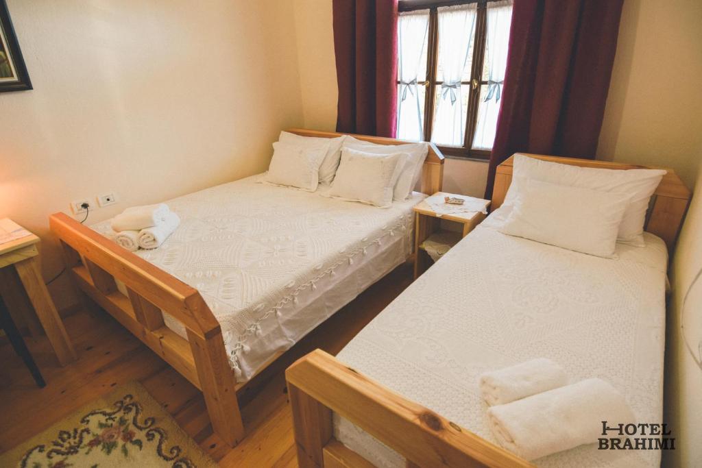 Una cama o camas en una habitación de Hotel Brahimi