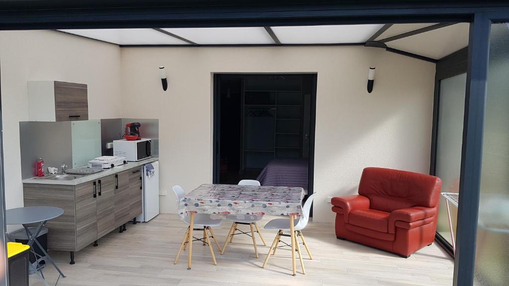 Alolival - Triple Room Met Uitzicht Op Het Zwembad - Sauvajou