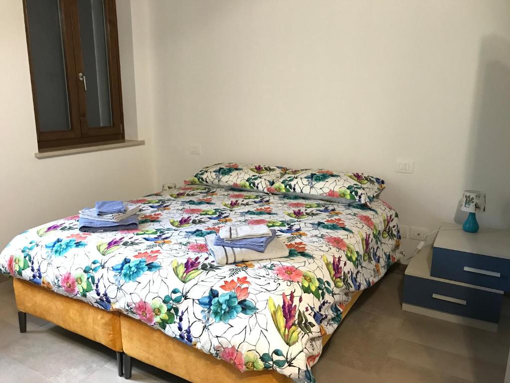 Łóżko lub łóżka w pokoju w obiekcie Le Colombe