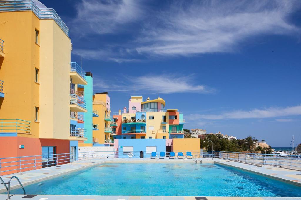 Piscine de l'établissement Casas Barulho Albufeira Marina ou située à proximité