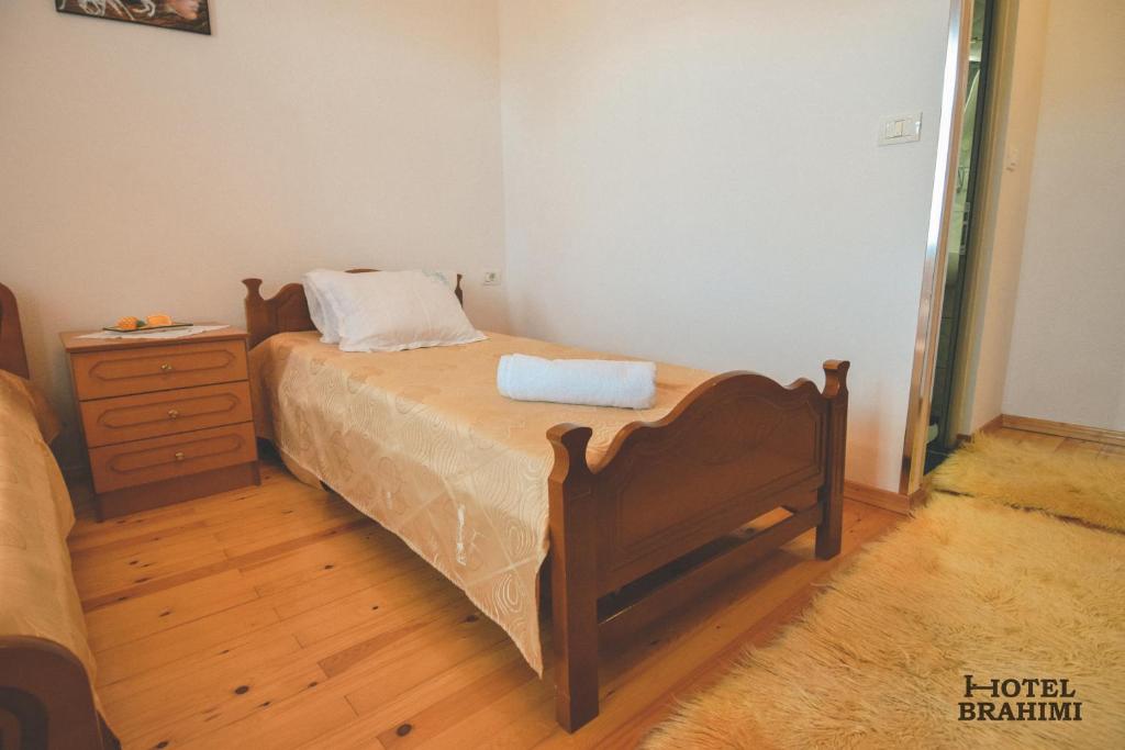 Una cama o camas en una habitación de Hotel Brahimi
