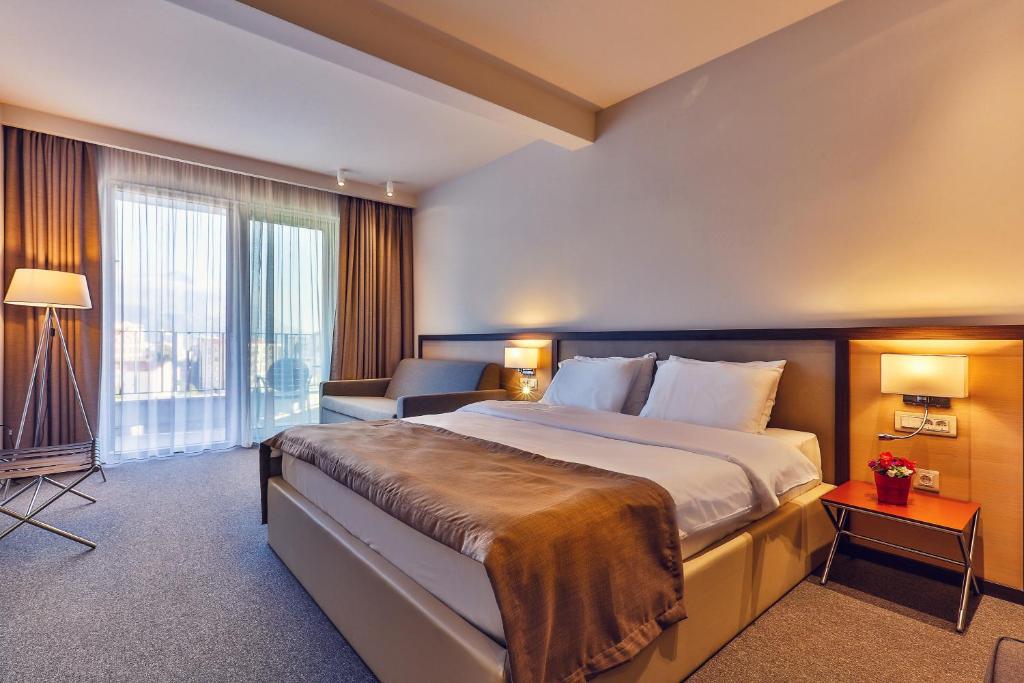Gulta vai gultas numurā naktsmītnē Hotel Bono