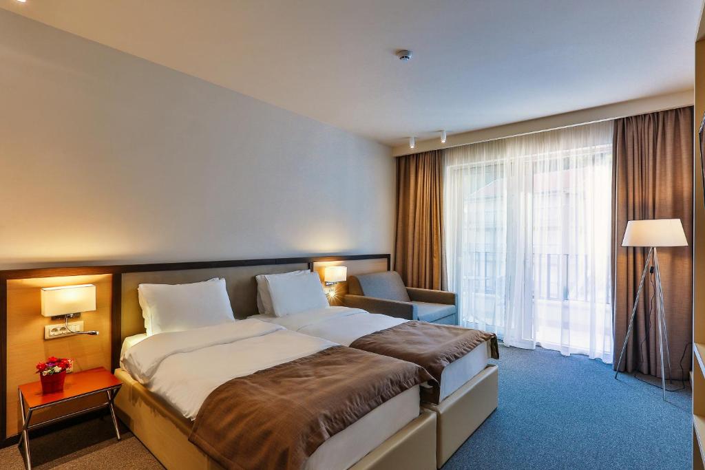 Gulta vai gultas numurā naktsmītnē Hotel Bono