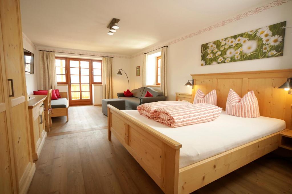 Postel nebo postele na pokoji v ubytování Hotel Gasthof Unterwöger
