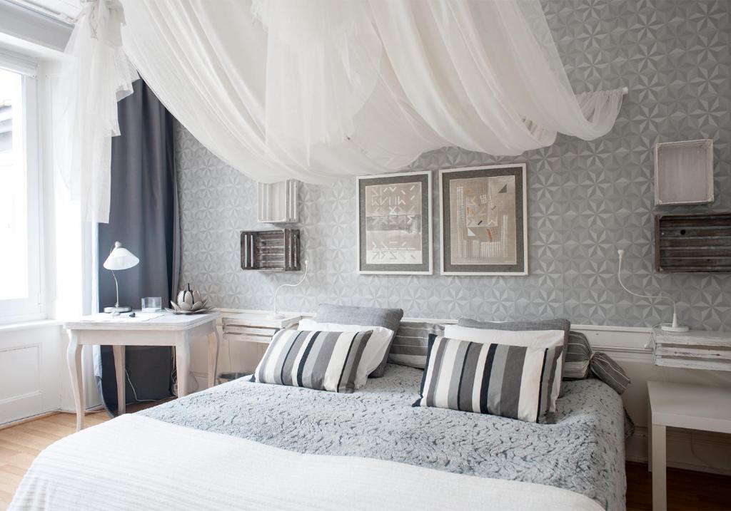 Un pat sau paturi într-o cameră la Maison DuBois