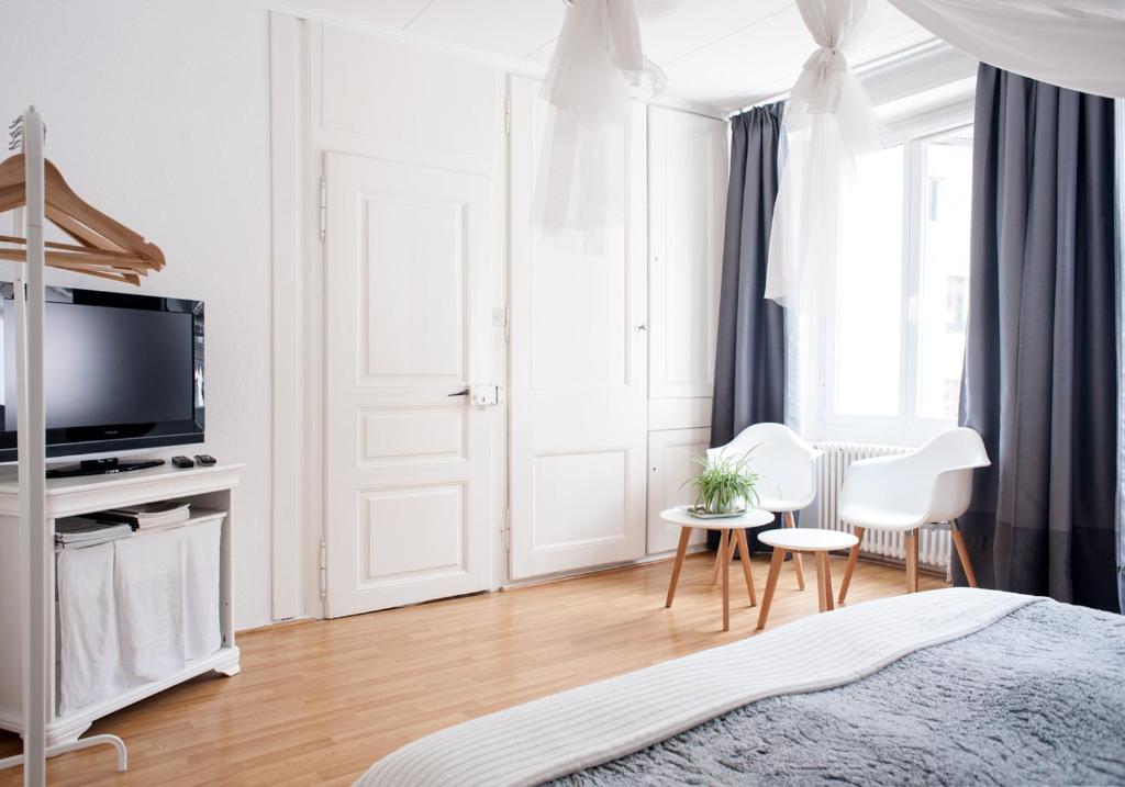TV a/nebo společenská místnost v ubytování Maison DuBois