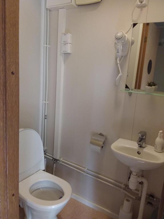 Koupelna v ubytování Aablaranna Puhkemaja