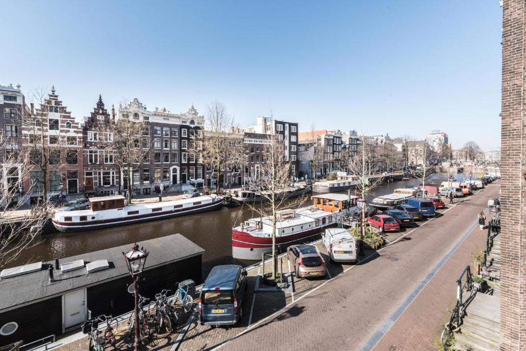 Nespecifikovaný výhled na destinaci Amsterdam nebo výhled na město při pohledu z penzionu