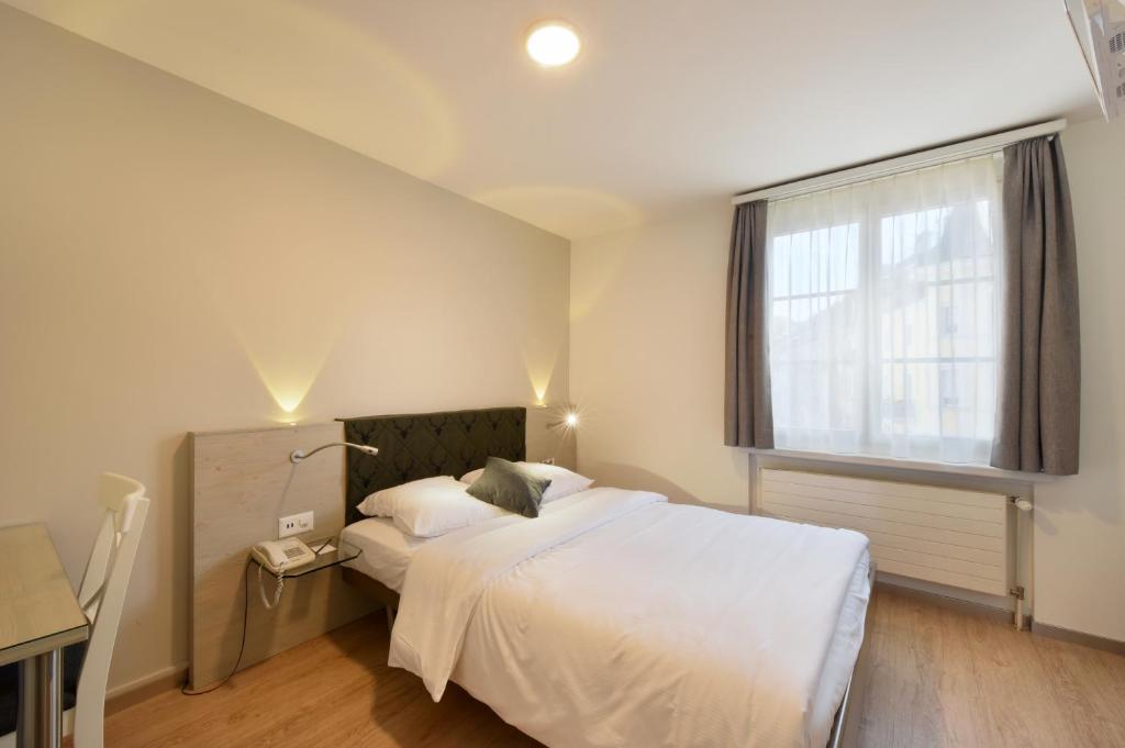 Postel nebo postele na pokoji v ubytování Hotel Hirschen