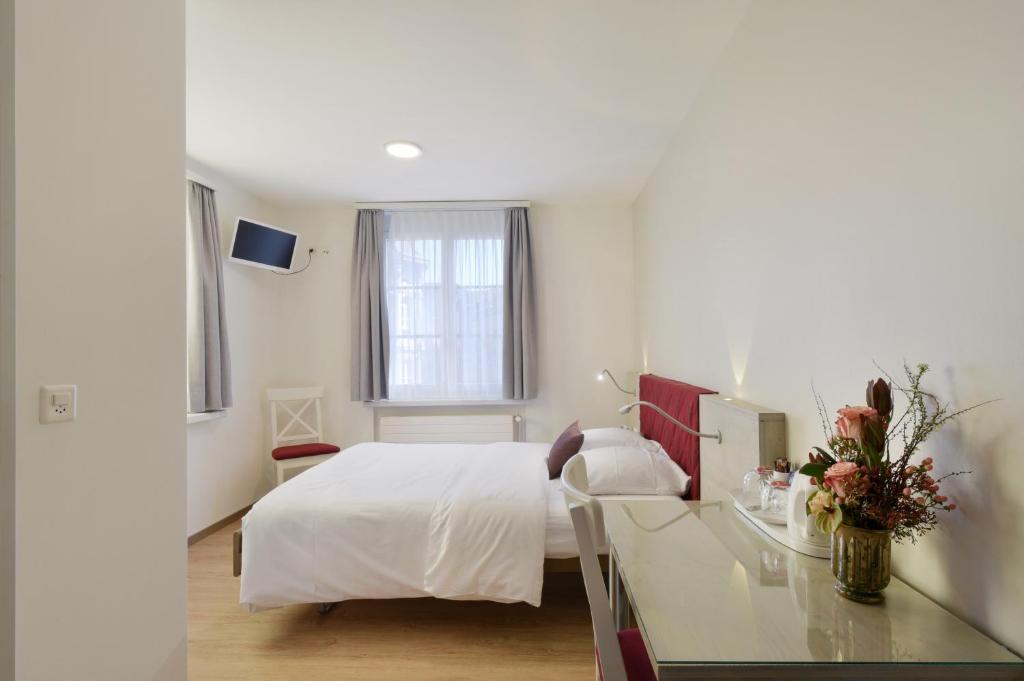 Postel nebo postele na pokoji v ubytování Hotel Hirschen