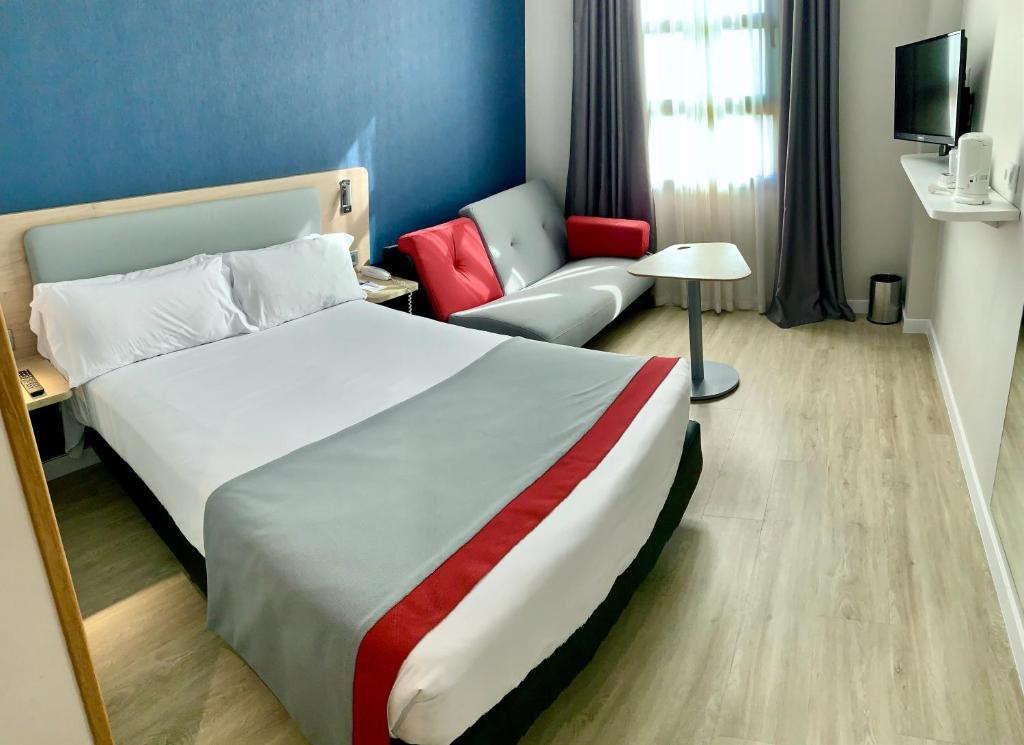 Holiday Inn Express Ciudad de las Ciencias, an IHG Hotel ...