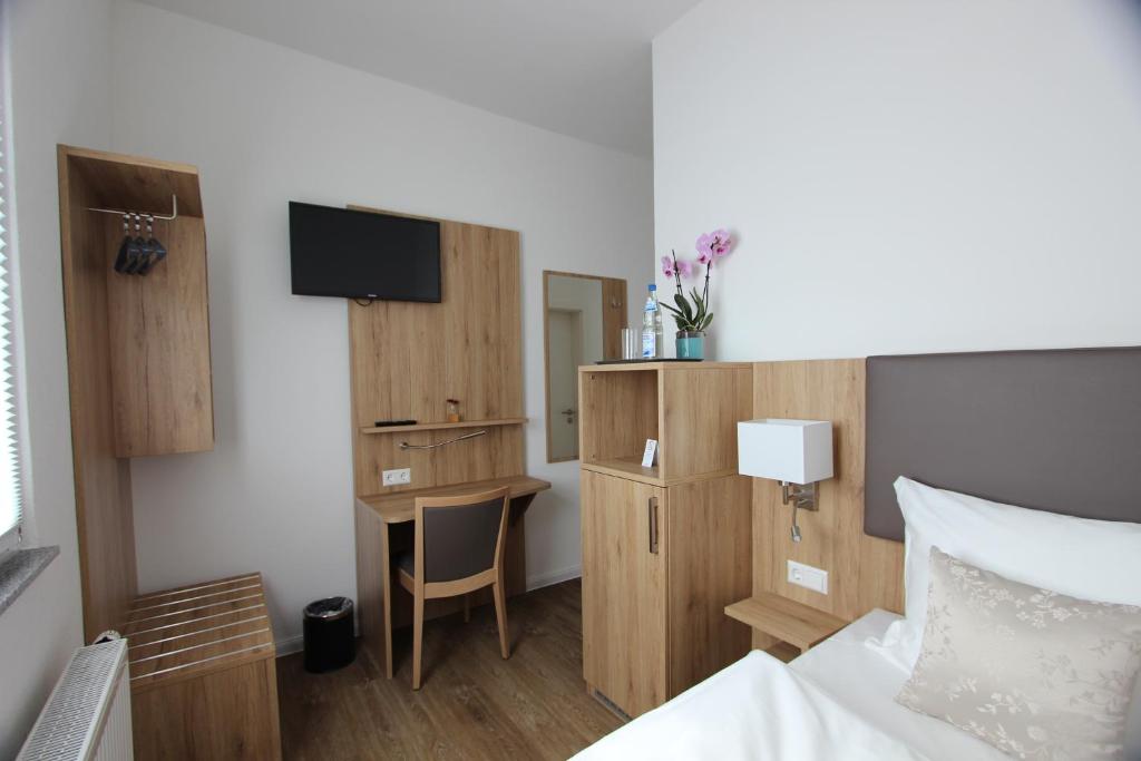Postel nebo postele na pokoji v ubytování Hotel Adler